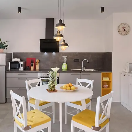 Apartment New Cozy Nico 2+1 Pula