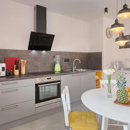 Apartment New Cozy Nico 2+1 Pula