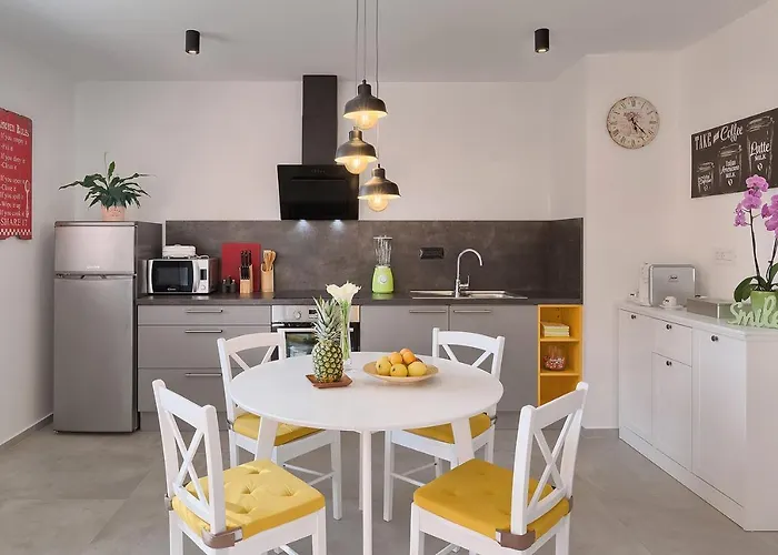 Appartement New Cozy Nico 2+1 Pula